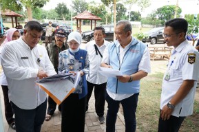 Mbak Vinanda dan Staf Ahli Kemenko Pangan Tinjau Koperasi Merah Putih di Kota Kediri