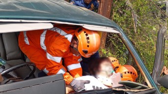 Detik-Detik Mencekam Evakuasi Korban Laka Maut Bojonegoro, 1 Tewas, 2 Terjebak
