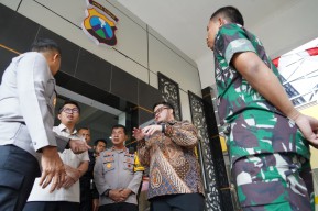 Mas Dhito Ajak Warga Ikuti Jumat Bersih, Tuntaskan Pembersihan Pemkab Kediri
