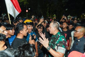 Empati dan Keberanian Redam Amuk Massa di Gedung Grahadi