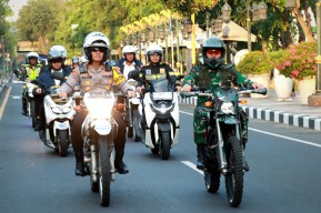 Pastikan Kamtibmas, Polres Gresik dan Kodim 0817 Gelar Patroli Skala Besar