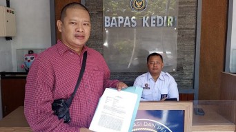 Ibu Ajukan Penangguhan Penahanan Anaknya yang Diamankan Pasca Demo di Kediri