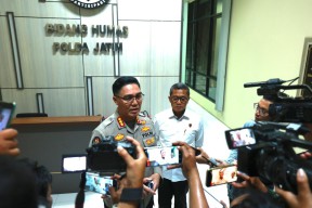 Polda Jatim Kembalikan Buku Sitaan yang Tidak Terkait dengan Kerusuhan