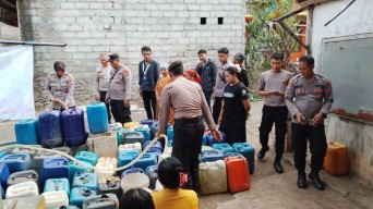 Atasi Krisis, Polres Pasuruan dan PMII Kirim Air Bersih ke Desa Karangjati