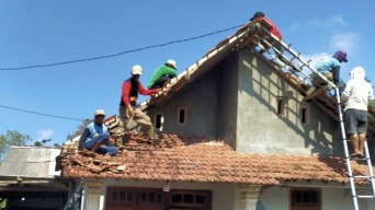 Puting Beliung Terjang Desa Besowo Kediri, Puluhan Rumah Rusak