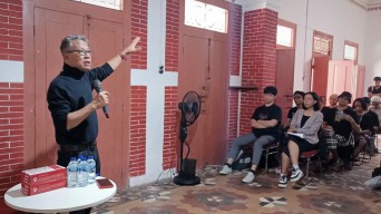 Puluhan Seniman Muda Ikuti Residensi di Kampung Kemasan Gresik