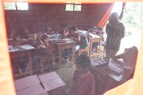 Ruang Kelas Rusak, Siswa SDN di Tulungagung Belajar di Tenda Darurat