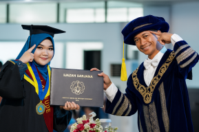 Davina dan Sabrina Jadi Wisudawan Termuda ITS, Lulus Sarjana di Usia 20 Tahun