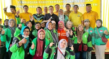 Adies Kadir Banjir Dukungan Warga Sidoarjo "Jangan Mundur, Pak!"