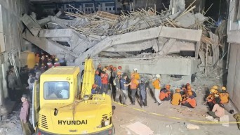 Pemprov Jatim Siagakan Dukungan Penuh Evakuasi Korban Ponpes Al Khoziny Ambruk