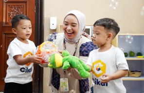Bukan Nakal! Ini 2 Alasan Ilmiah Anak Usia Dini Suka Mengusili Teman