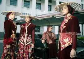 Gita Orlin Padukan Batik Surabaya dan Glamour 1920-an di IN2MF 2025