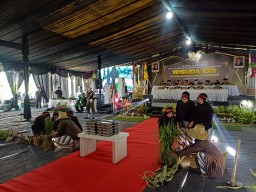 Teatrikal Ketahanan Pangan Warnai Wisuda Ke-22 Unisla Lamongan