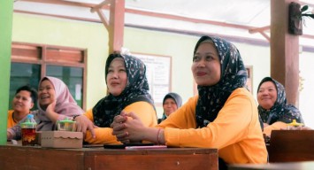 Hadapi Judi Online, FH Unesa Edukasi Warga Gunungkidul Soal Pencegahan