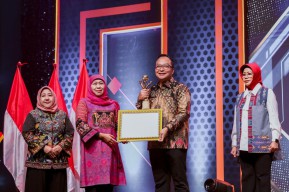 Catat Nilai Realisasi Investasi Rp37,9 Triliun, Gresik Raih Investment Award Jatim 2024