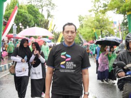 Ribuan Orang Ikuti Jalan Sehat HSN Pacitan, dr. Warkim: Semangat Santri Tak Pernah Luntur