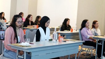House of Learning Ajak Orang Tua Praktik Hipnoterapi di Seminar Parenting