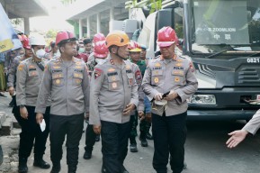 Kapolda Jatim Tinjau Evakuasi Korban di Ponpes Al Khoziny di Sidoarjo
