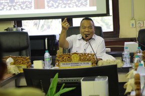 DPRD Soroti Alur Distribusi Bantuan Pendidikan di Surabaya