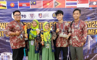 Luar Biasa! Pelajar dari Pulau Terpencil Gresik Juara Robotik Internasional