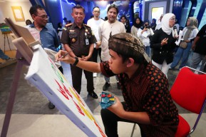 Pertama di Jawa Timur, MAC Gelar Pameran Lukisan Anak Autisme