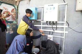 Panel Surya ITS Atasi Krisis Listrik di Kampung Hidroponik Surabaya