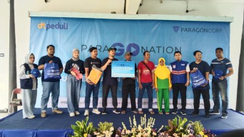 ParagonCorp dan DT Peduli Periksa Kesehatan Petugas Sampah di Surabaya