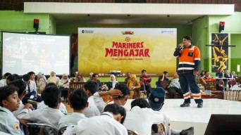 Pelindo Marine Selar Mariners Mengajar, Ajak Pelajar Lestarikan Bumi Majapahit