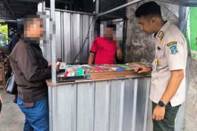 163 Ribu Rokok Ilegal Disita dari Sebuah Warkop di Surabaya