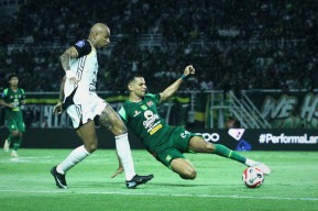 Catatan Duel Persebaya Surabaya Vs Persija Jakarta: Wasit Keluarkan 8 Kartu Kuning