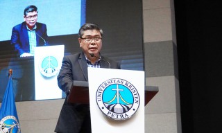 Profesor Rolly Intan Resmi Jadi Rektor UK Petra, Apa Targetnya?