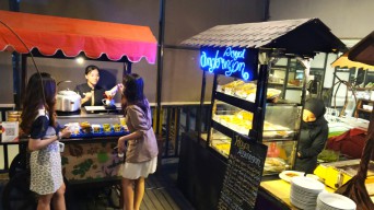 Kopi, Keroncong, dan Nasi Bakar: Cerita Malam Hangat di Royal Angkringan