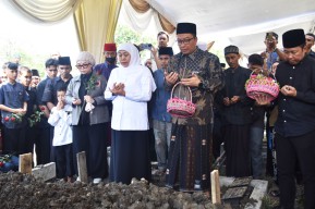 Tangis Iringi Pemakaman Jenazah Atlet Muda Asal Gresik yang Meninggal di Rusia