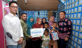 Keluarga Mitra Gojek Terima Santunan dari Pemkot dan BPJS Surabaya