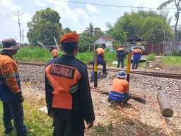 Daop 7 Madiun Tutup Perlintasan Sebidang Liar di Antara Stasiun Talun–Garum