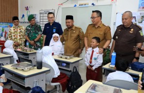 Bupati Gresik Resmikan SPPG Dapur Hibrid di Yayasan PPNU Trate