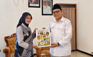 Inspiratif! Wali Kota Muda Kediri Terima Penghargaan dari Jurnalis Nahdliyin