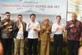 Mbak Vinanda Saksikan Inagural Flight Bandara Dhoho Kediri Tepat di Hari Pahlawan