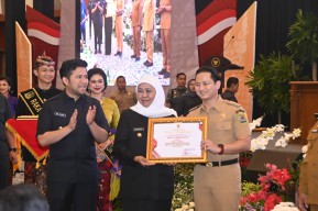 Bupati Trenggalek Raih Penghargaan Pembina Siskamling Terpadu Terbaik