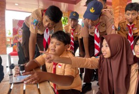 Siswa Mojokerto Terkejut, Ada Mikroplastik dalam Air Minum Kemasan Sendiri