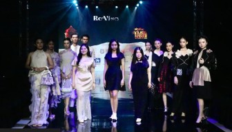 FIK Ubaya Pamerkan Karya Desain Fashion Bertema "Revive" di Surabaya