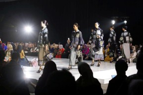 IWAPI Fashion Runway Ciptakan Ekosistem Wastra untuk Lawan Produk Impor