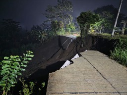 Akses Jalan Penghubung Desa di Tulungagung Putus Karena Longsor