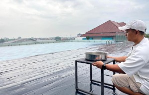 Hujan di Solo Tercemar Mikroplastik Serat, Apa Dampaknya bagi Kesehatan?