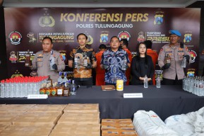 Edarkan Miras Lewat Medsos, 3 Pengedar Ditangkap Polres Tulungagung