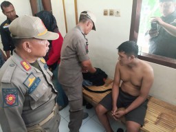 Duh, Kenakan ID Card Media Pria Ini Tertangkap Mencopet di Tulungagung