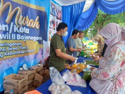 Warga Lamongan Manfaatkan Akses Sembako Murah dari Pemprov Jatim