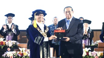 ITS Beri Penghargaan Tertinggi ke SBY pada Dies Natalis ke-65