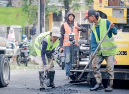 Pemkab Jember Lakukan Perbaikan Jalan di Wilayah Wuluhan dan Arjasa