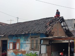 Puluhan Rumah di Tulungagung Rusak Akibat Angin Kencang